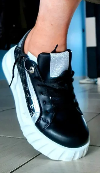 Baskets noires et argentées 36/37