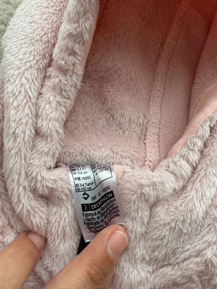 🧥Veste à capuche tout doux rose - fille 3-4 ans- très bon état - photo numéro 4