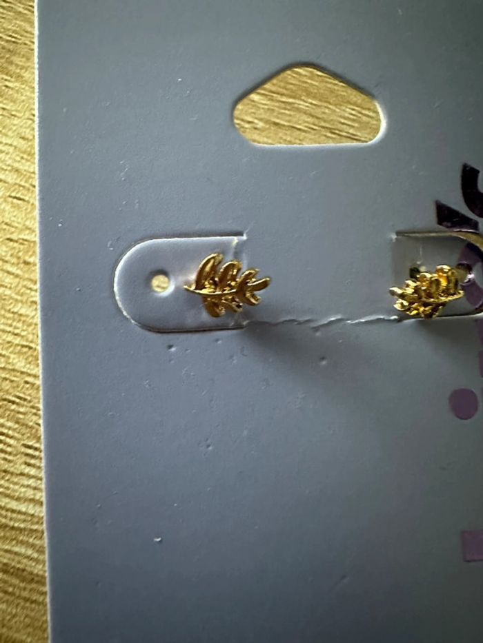 Paire de boucles d’oreilles feuilles - photo numéro 2