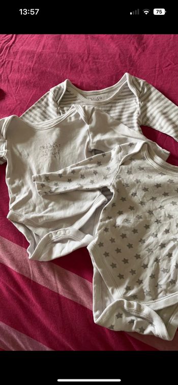 Lot de 3 bodies primark blanc et gris 3-6 mois