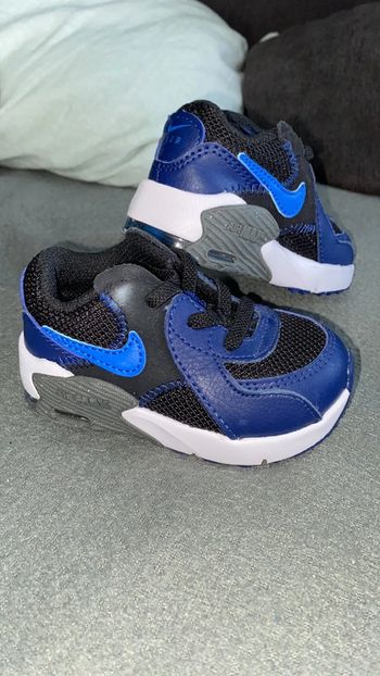 Basket nike taille 19,5 neuve