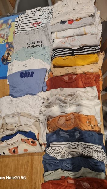 Diverses pyjamas 12 mois