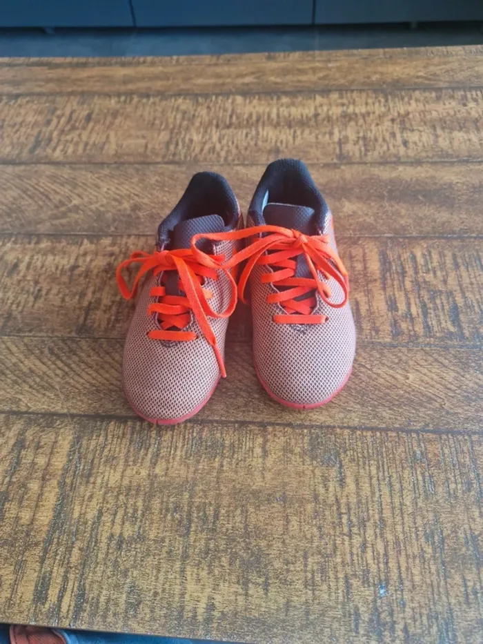 Chaussure foot en salle 28 - photo numéro 2