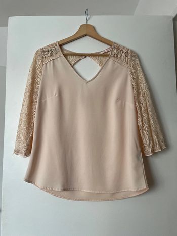 Magnifique blouse rose avec dentelle