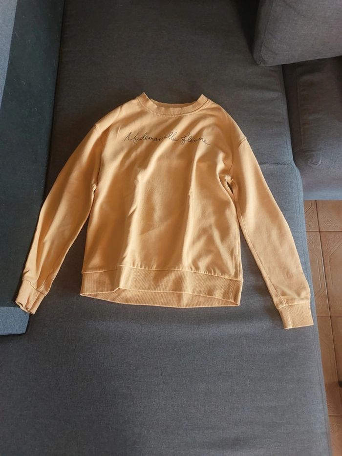 Pull jaune