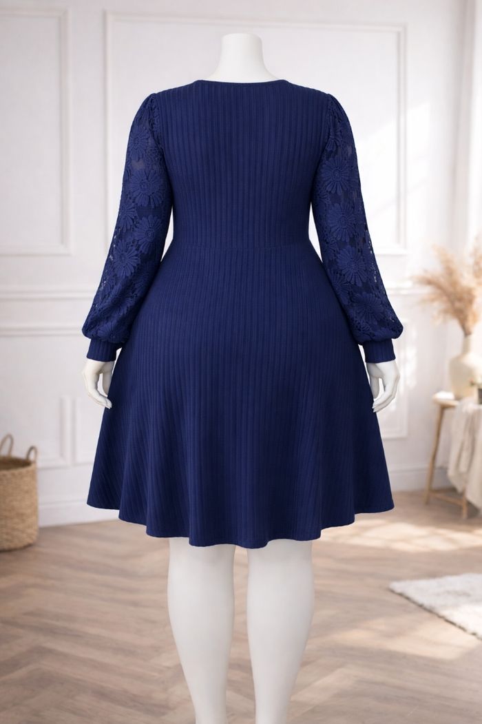 Robe patineuse en tricot manches longues dentelle midnight blue Femme taille 52 marque Asos 💍 - photo numéro 6