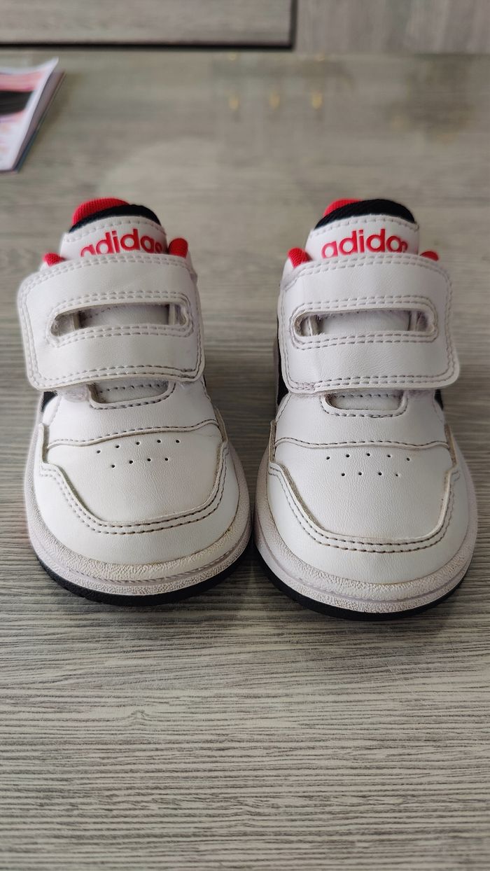 Basket Adidas taille 21