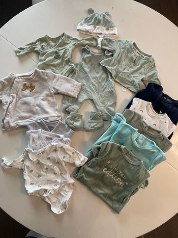 Lot vêtements bébé – 50 cm / 1 mois