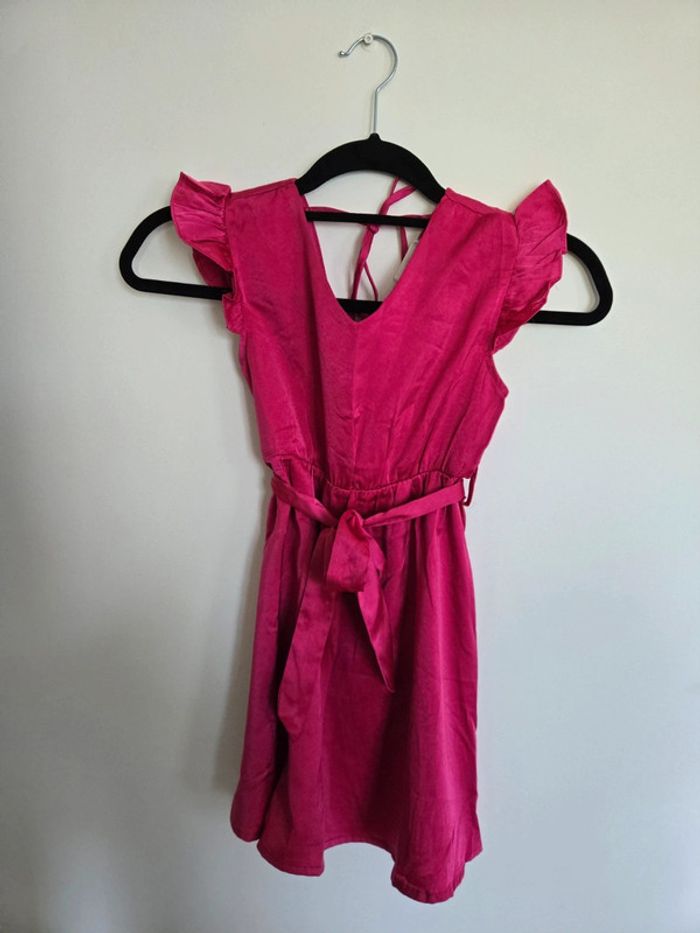 Robe fuschia satinée