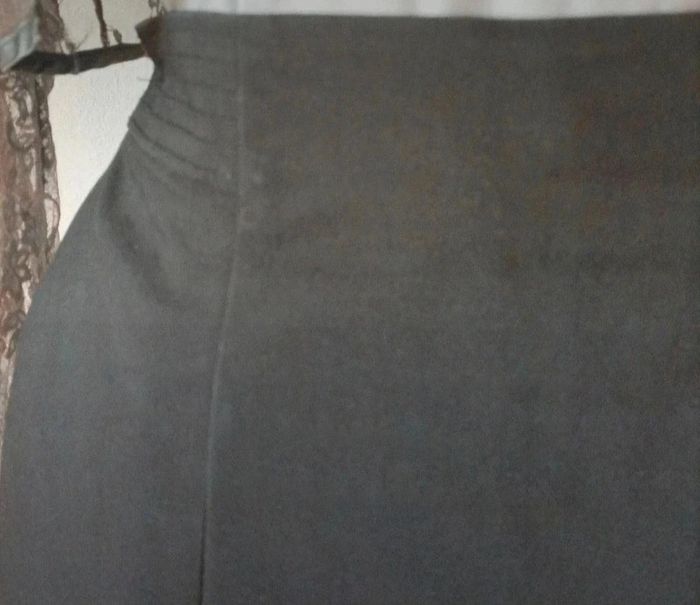 Magnifique jupe mi-longue coupe crayon - photo numéro 2