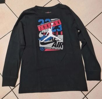 Tee shirt neuf Jordan manches longues noir 12 13 ans