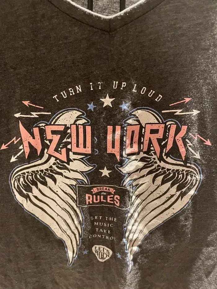 TEE shirt col V Primark taille 40 - photo numéro 2