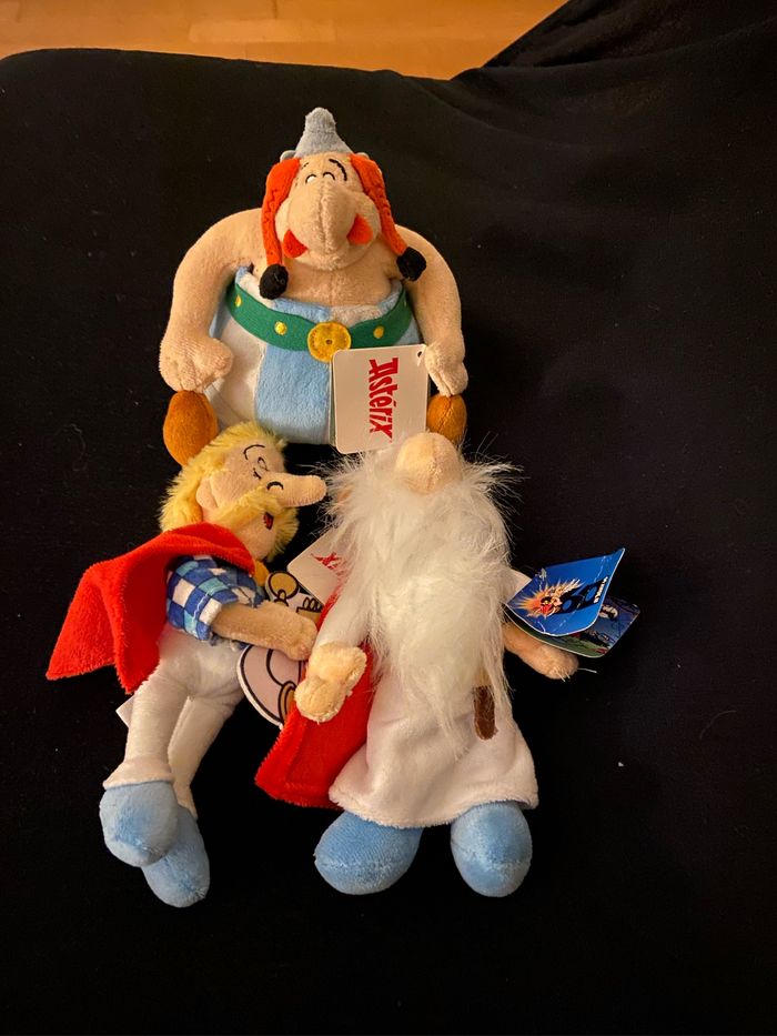 Lot de 3 peluches asterix neuf