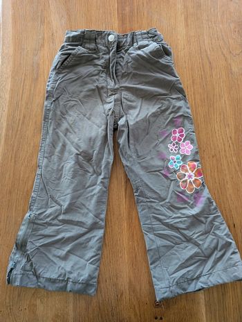 Pantalon large kaki motifs fleurs 4 ans