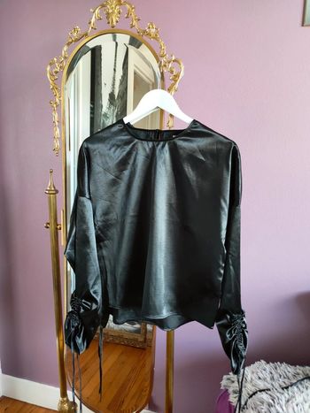 Chemise satin noir laçage