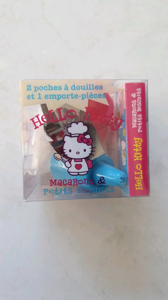 2 poches à douille et 1 emporte-pièce hello kitty Neuf LY - photo numéro 2