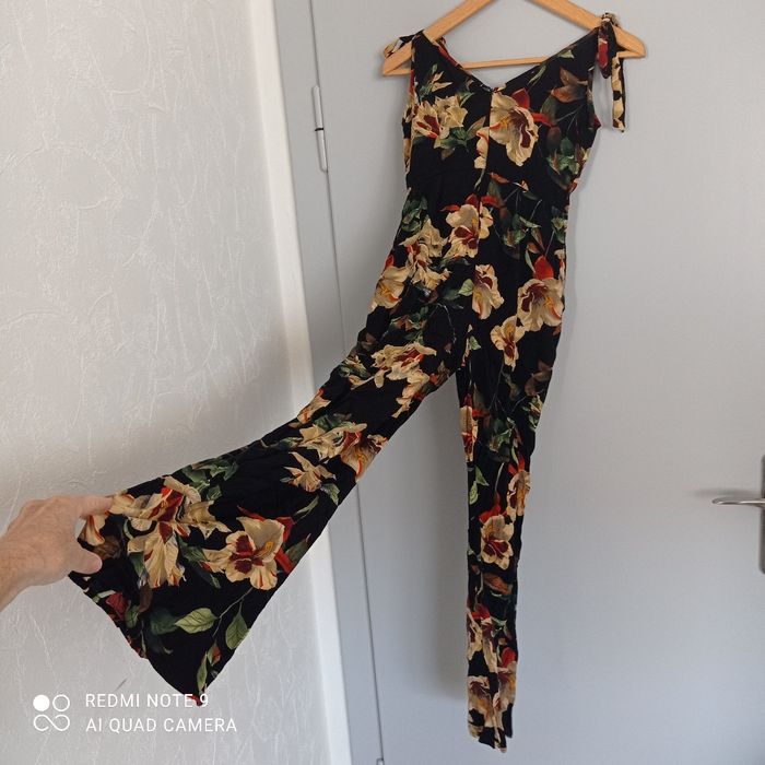 Combinaison noire à fleurs jaunes t36 - photo numéro 8