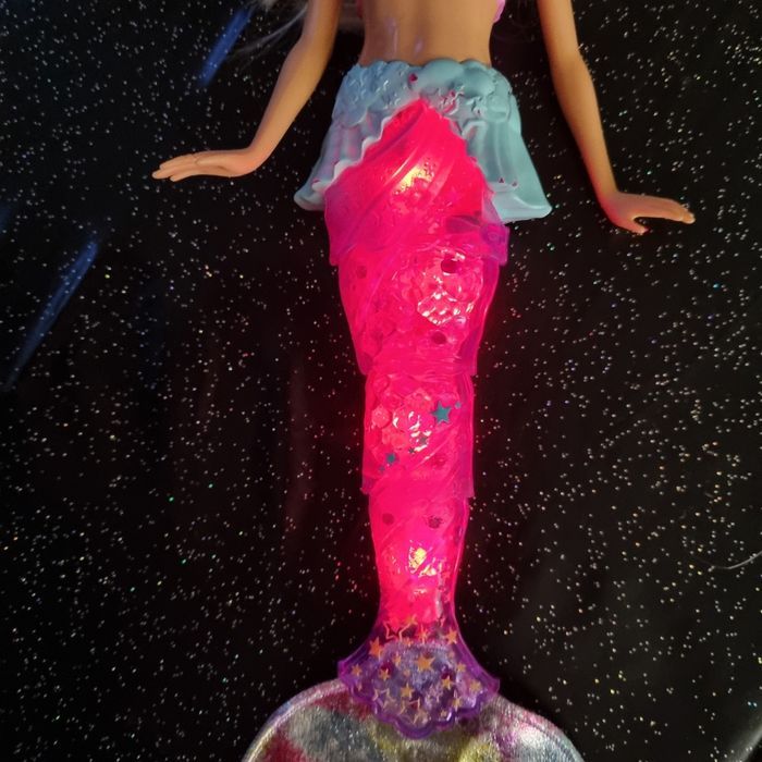 poupée BARBIE sirène  (la queue s allume) - photo numéro 5