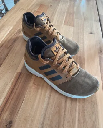 Basket juniors adidas aux flux marron Taille 35