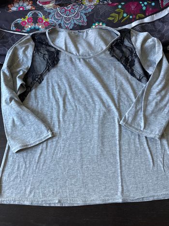 Tricot gris avec dentelle femme