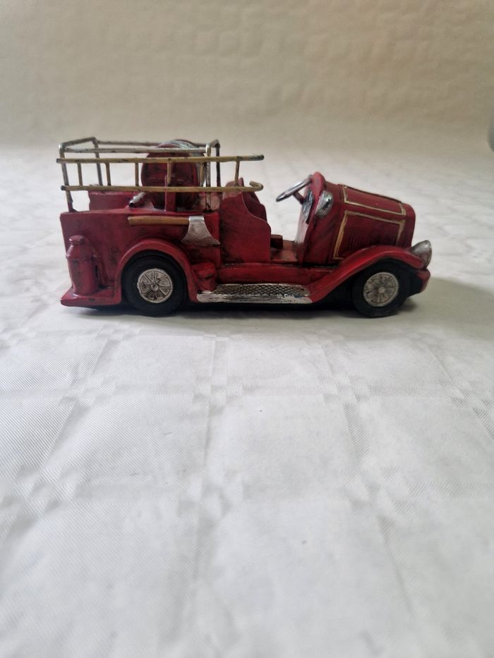 Décoration  / figurine  , ancien camion de pompiers - photo numéro 2
