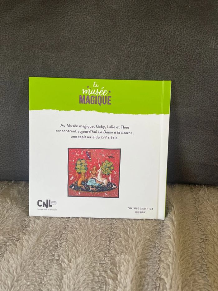 Livre La dame à la licorne Hachette Jeunesse neuf - photo numéro 2