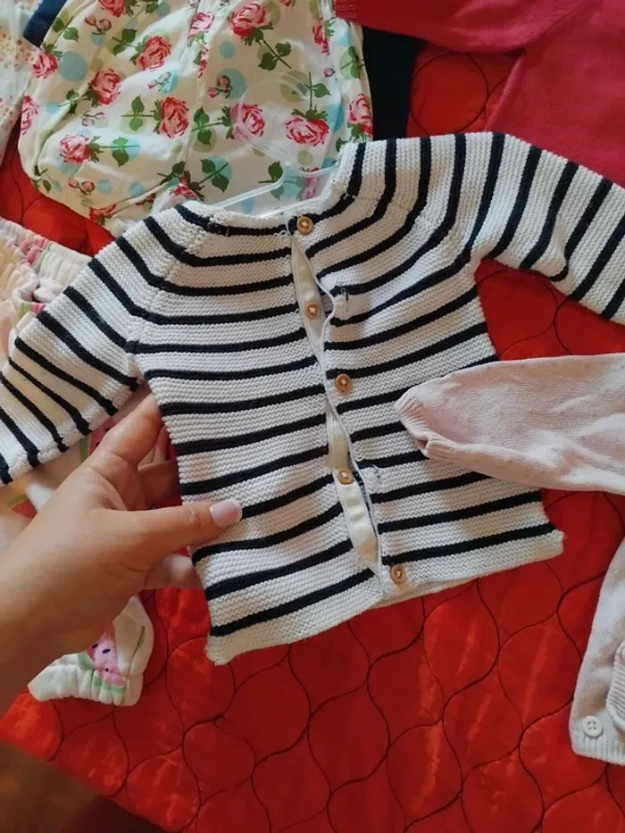 Caisses de vêtements fille 1mois - photo numéro 11