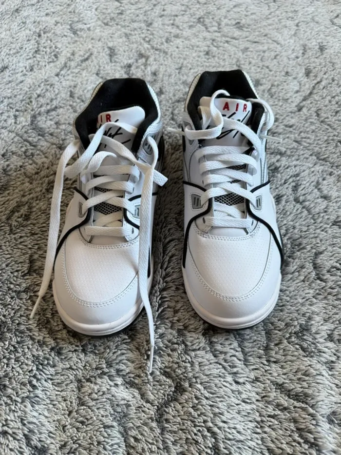 Baskets neuves Nike Air FLIGHT 89 GS - taille 38 - photo numéro 2