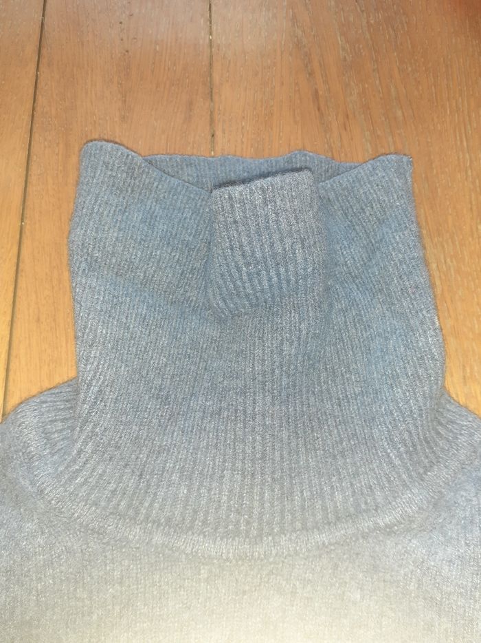 Pull col roulé  bleu uniqlo - photo numéro 2
