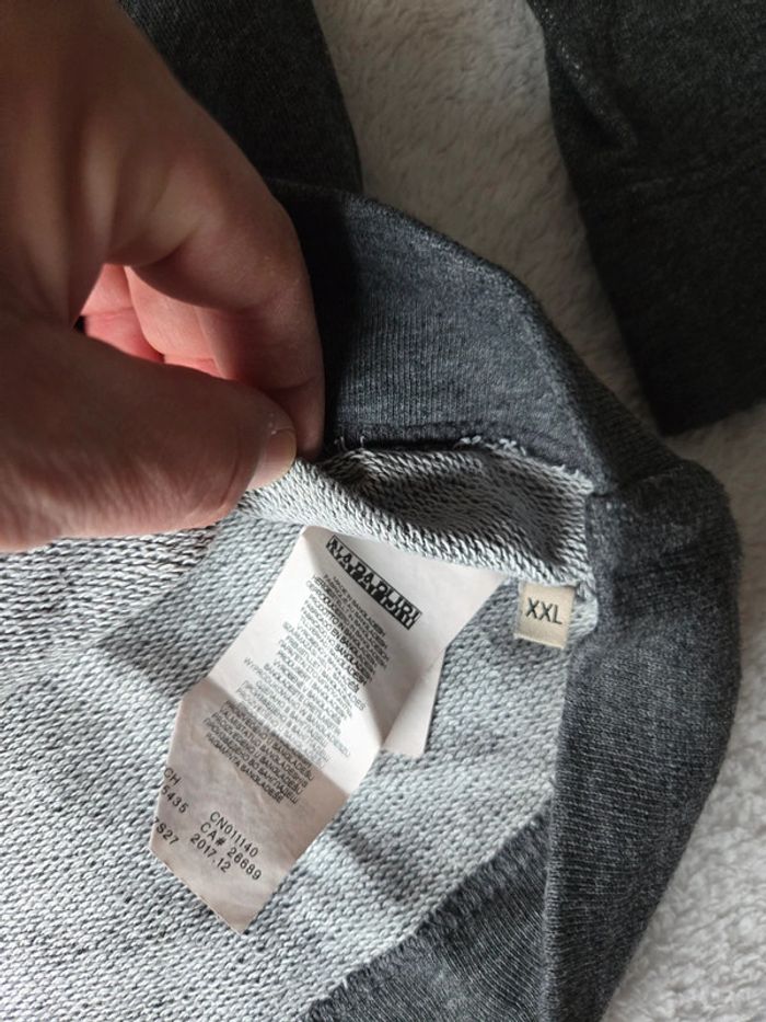 Pull Napapijri Taille XXL  parfait état - photo numéro 3