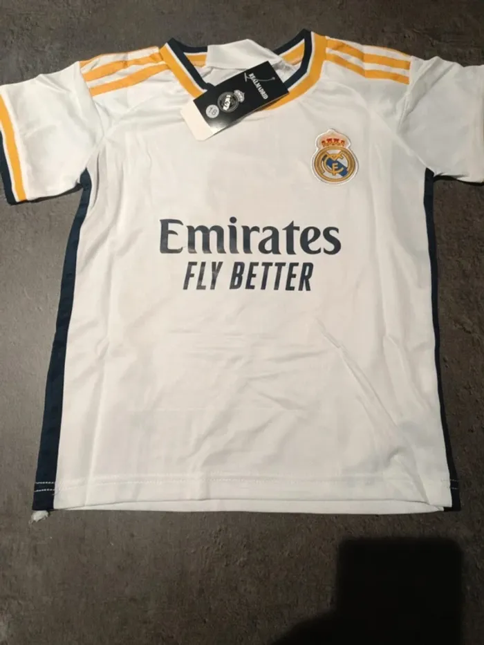 Tenue foot Real Madrid Vini Jr blanc. T.18 - photo numéro 2