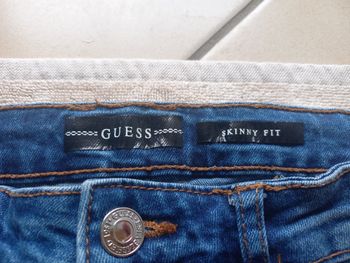 Jean bleu GUESS pour ado 16 ans – Très bon état