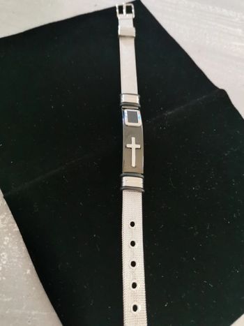 Bracelet montre croix chrétienne