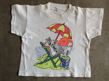 T shirt blanc inscrit "Audrey" au dos 2 ans