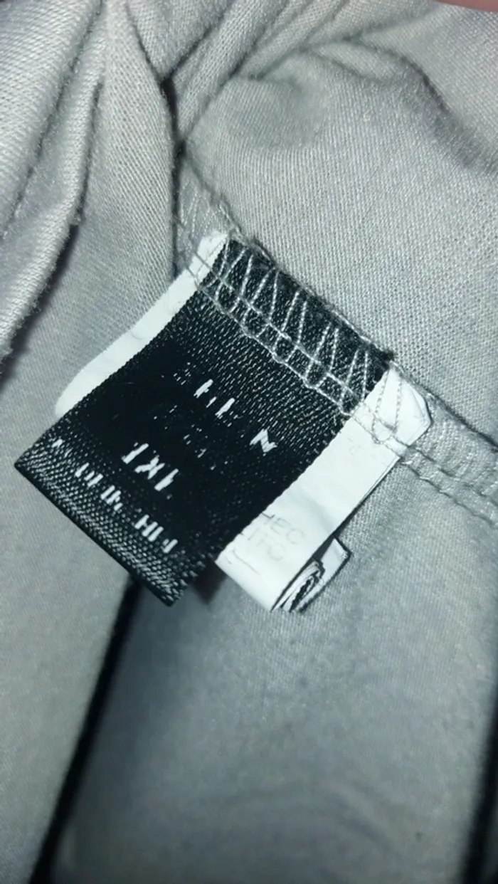 Tee shirt gris - photo numéro 4