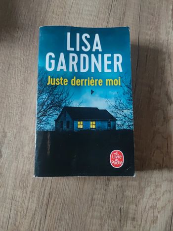 Juste derrière moi