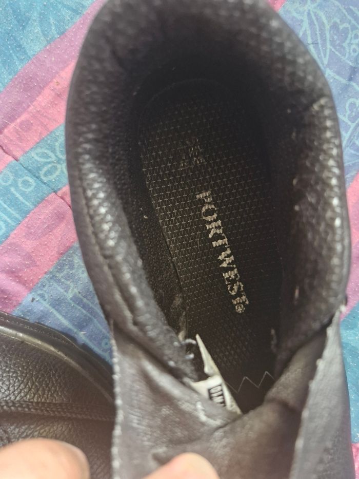 Chaussures de sécurité en parfait état - photo numéro 6