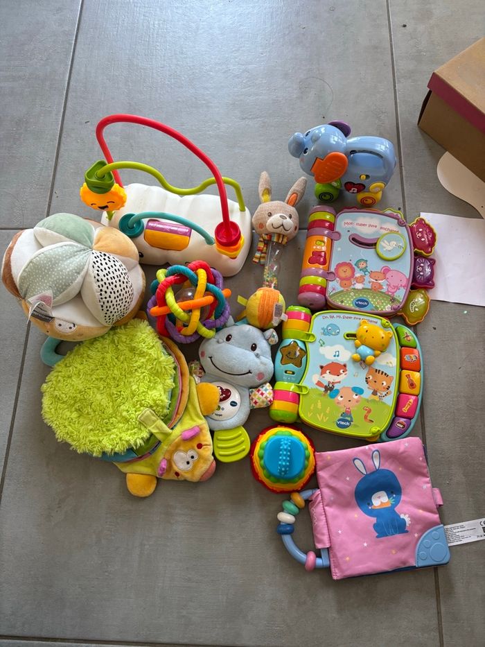 Lot de jouets d’éveil bébé