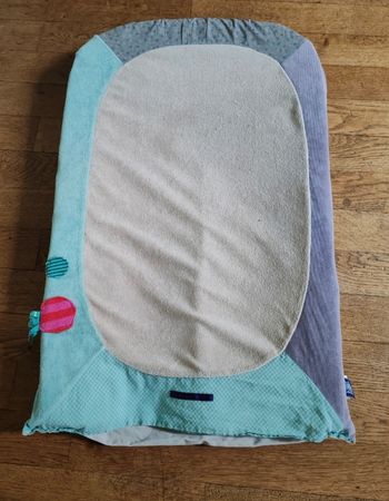Matelas à langer et sa housse