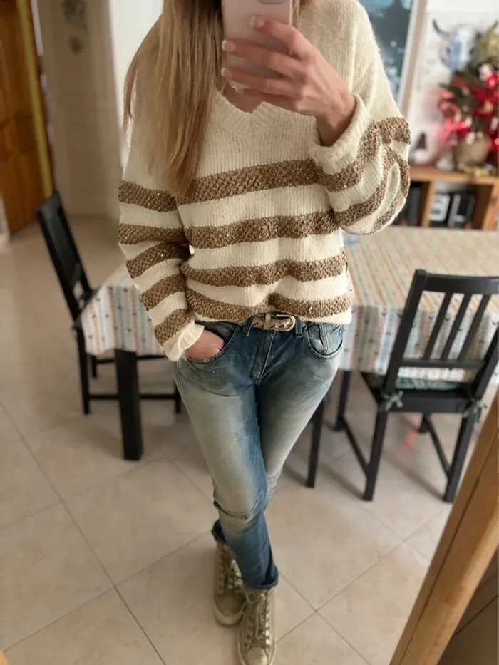 Pull tout doux avec sequins dorés. Taille unique - photo numéro 3
