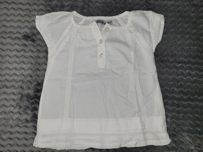 Blouse à manches courtes taille 18 mois
