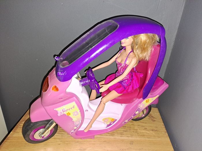 Barbie et son scooter - photo numéro 3