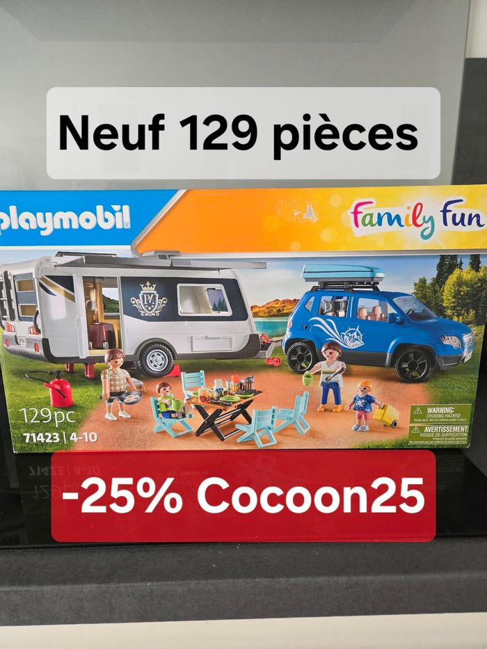 Playmobil 71423 famille avec voiture,  caravane  (129 pièces )