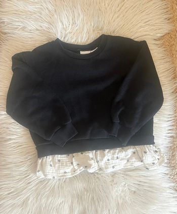 Fille 👧🏻 Sweat noir avec bas gaze de coton zara taille 4/5 ans