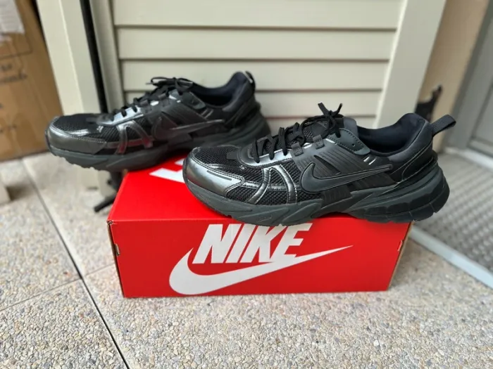 Chaussures baskets homme Nike v2k run taille 47