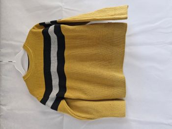 Pull 4 ans Okaïdi Jaune moutarde avec rayures noires et grises