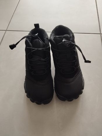 Chaussures de marche neuves 38