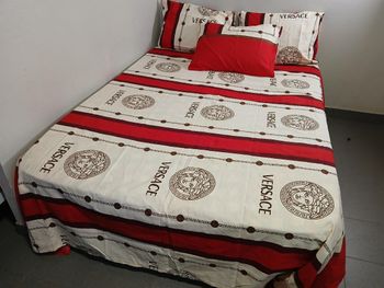 Drap de lit avec 4 taies d'oreiller