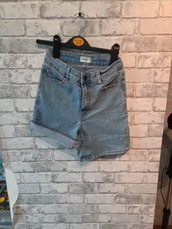 Short taille 32 in extenso