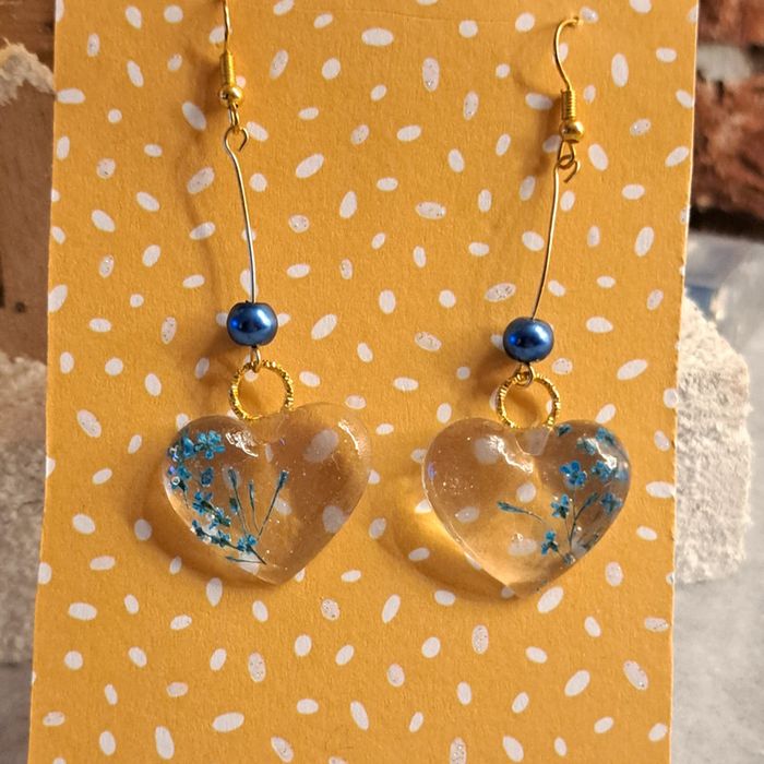 Boucles d'oreilles pendante en résine fleur séché véritable - photo numéro 3